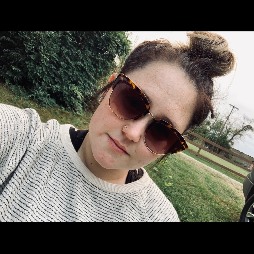 Meet your Posher, Alissa